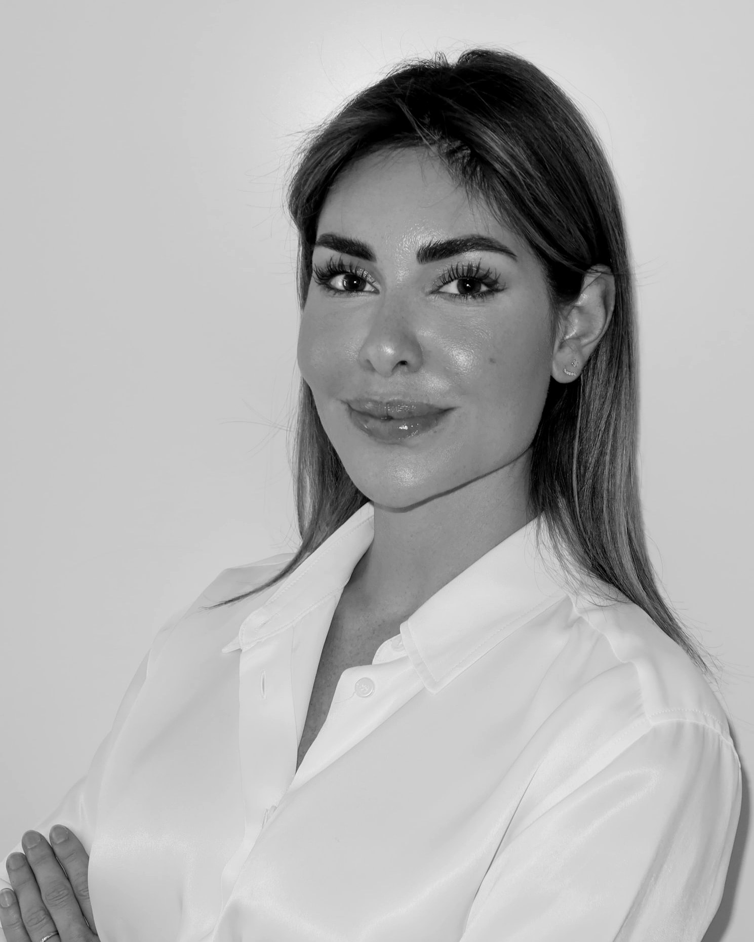 Zwart-witportret van Shadi Pashaie